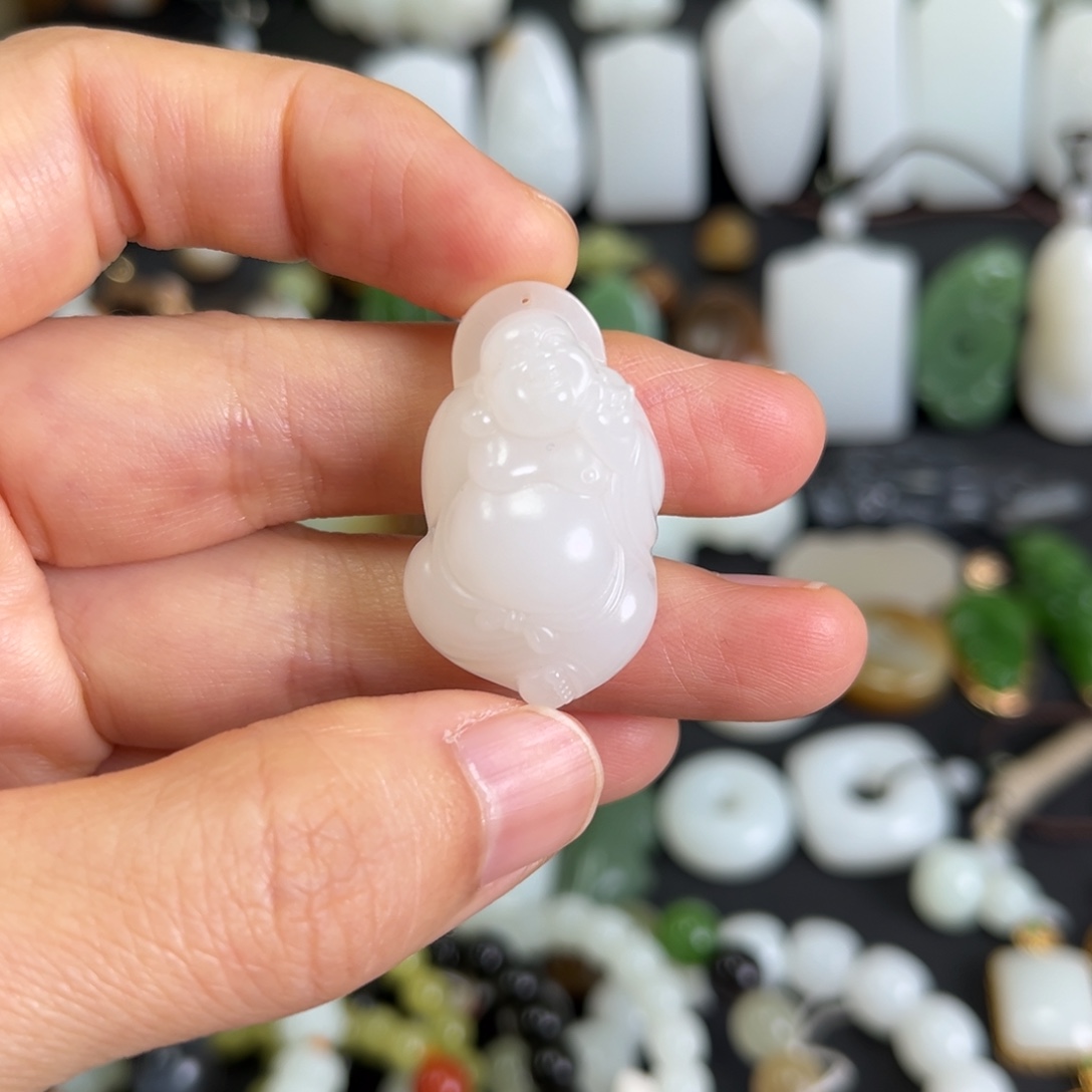 和田玉未镶嵌吊坠(赠链)