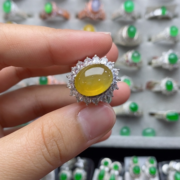 翡翠戒指未镶嵌蛋面