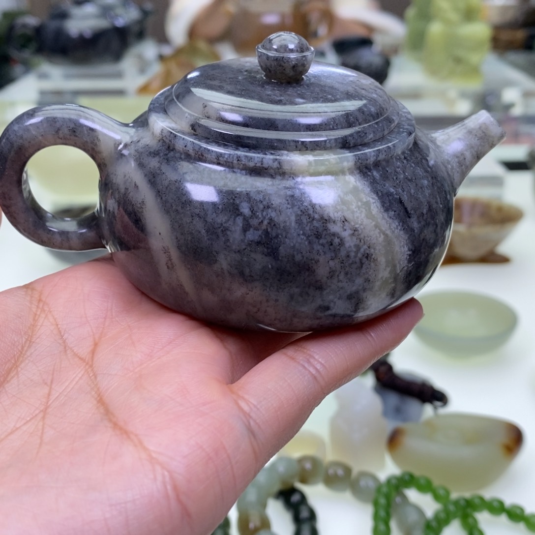 和田玉茶壶未镶嵌日****?