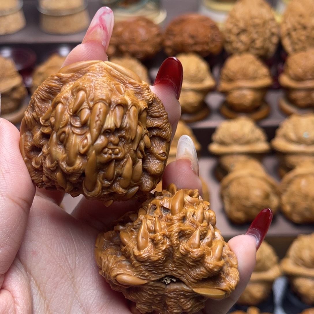 五***斓吞噬尸驼岭精工满雕