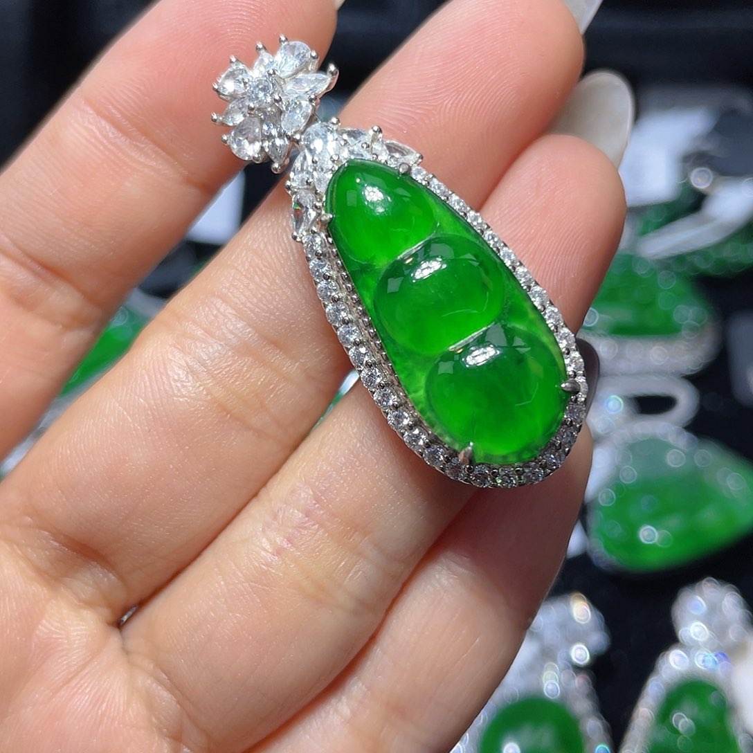 翡翠颈饰银S925镶嵌翡翠