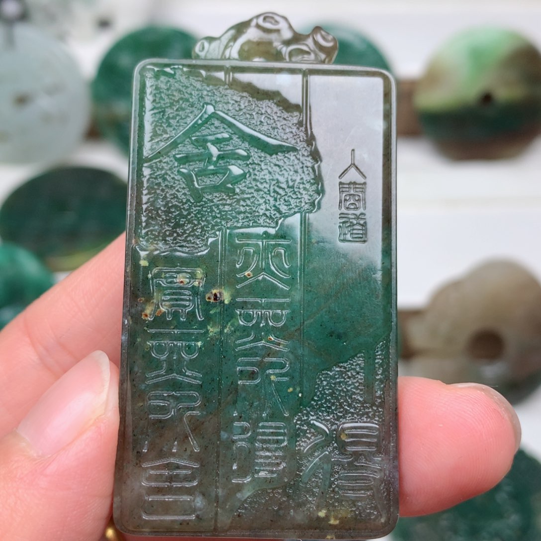 独山玉颈饰未镶嵌