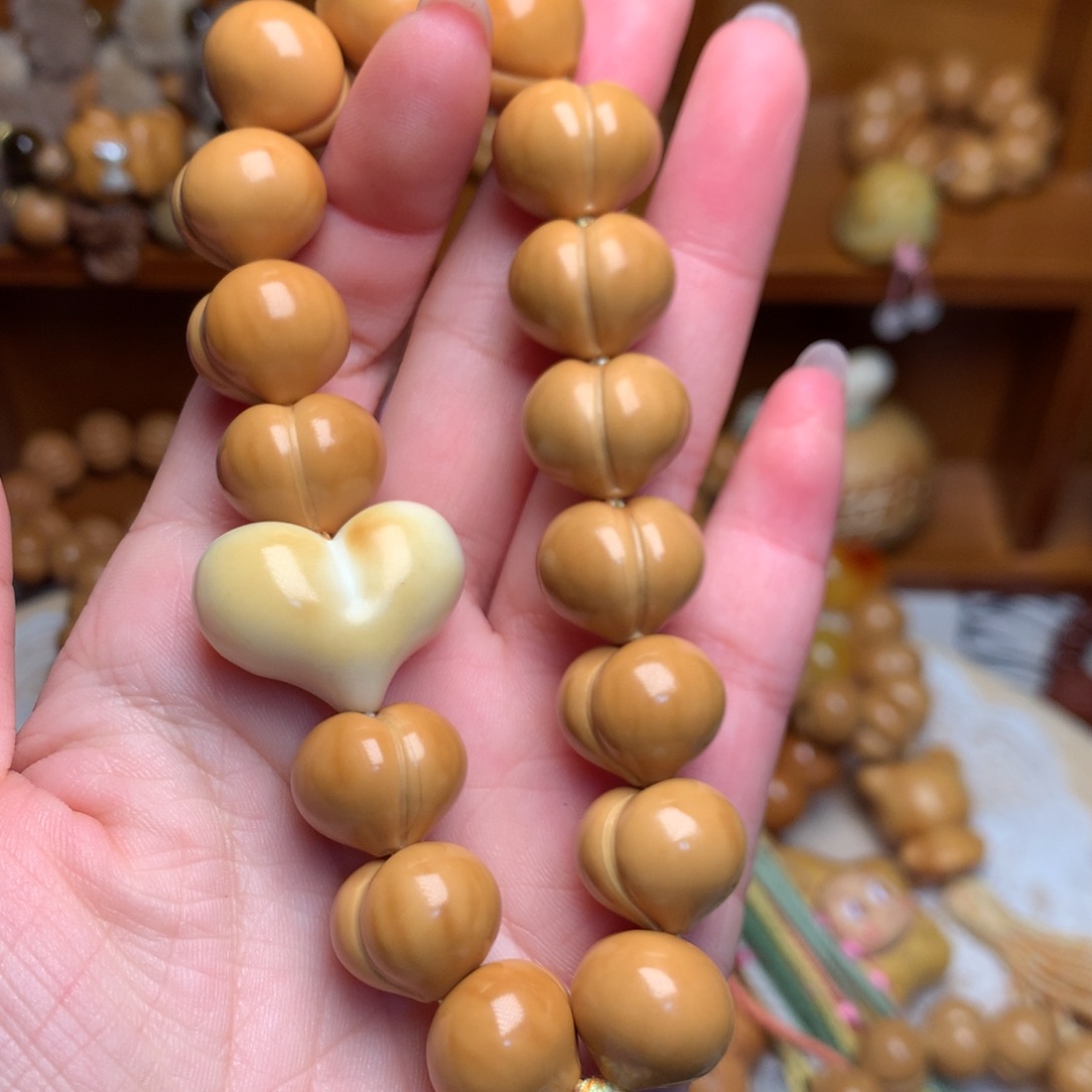 吊坠猴头核桃15高定屁桃手持爱心