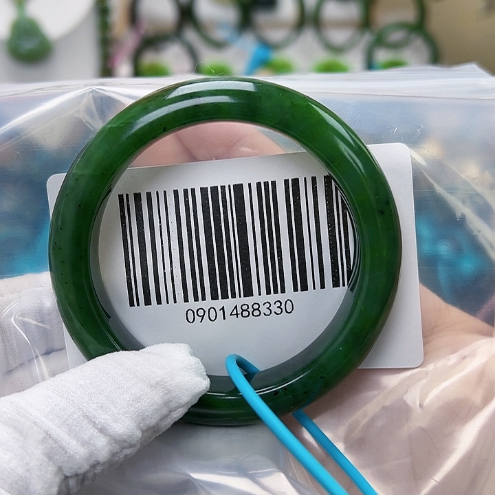 和田玉未镶嵌手镯微瑕55