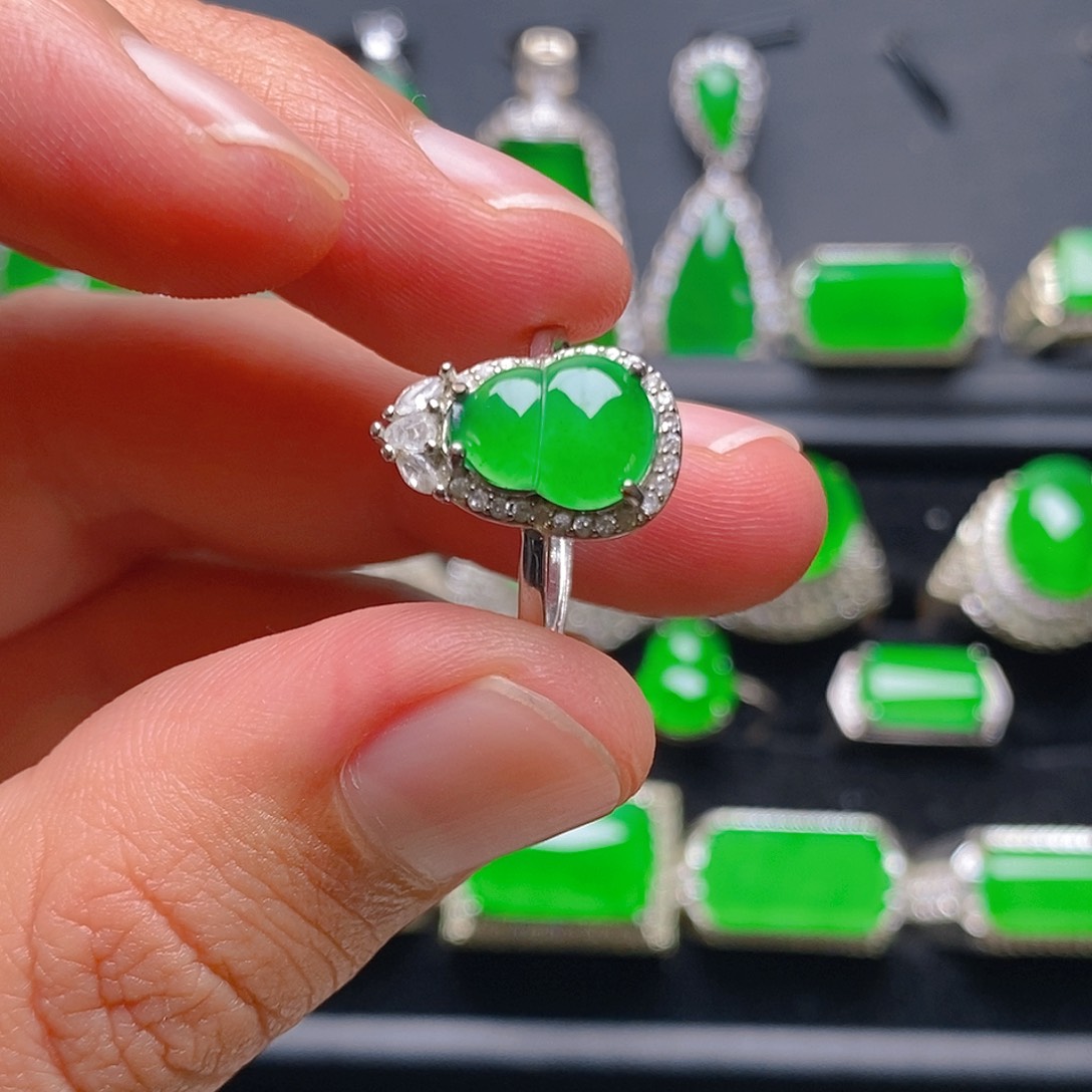 未镶嵌戒指翡翠戒指