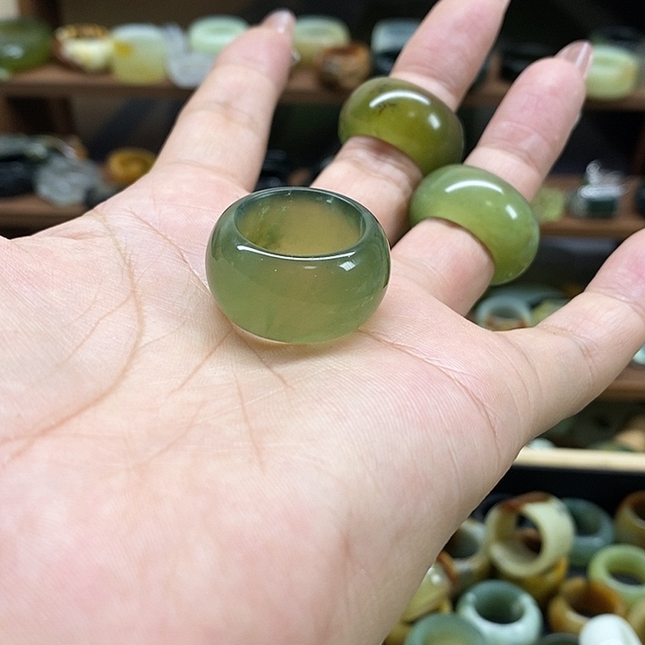 岫玉戒指未镶嵌發***魚