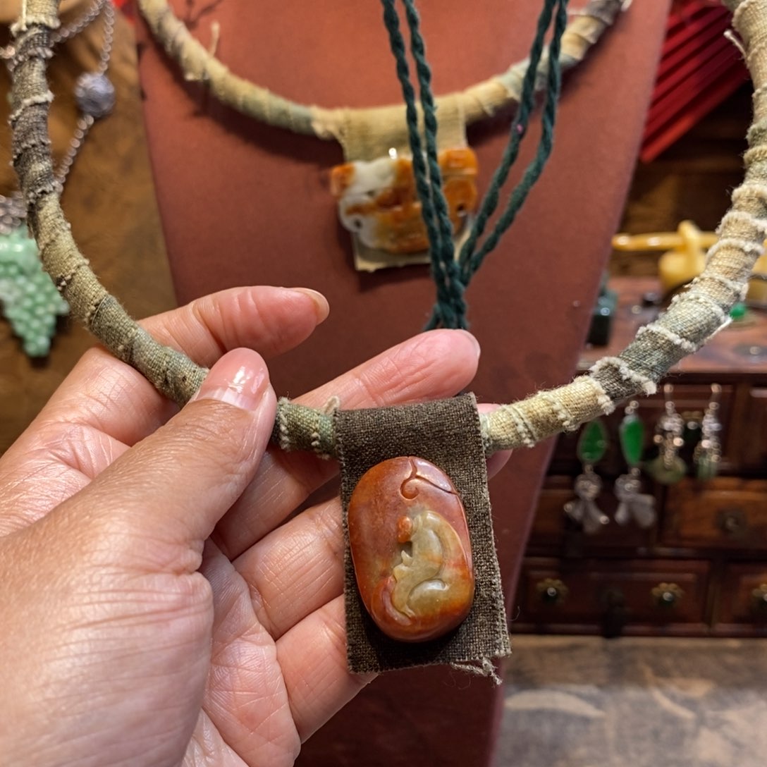 翡翠吊坠(赠链)未镶嵌