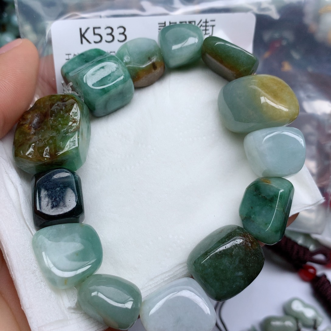 翡翠颈饰未镶嵌手串