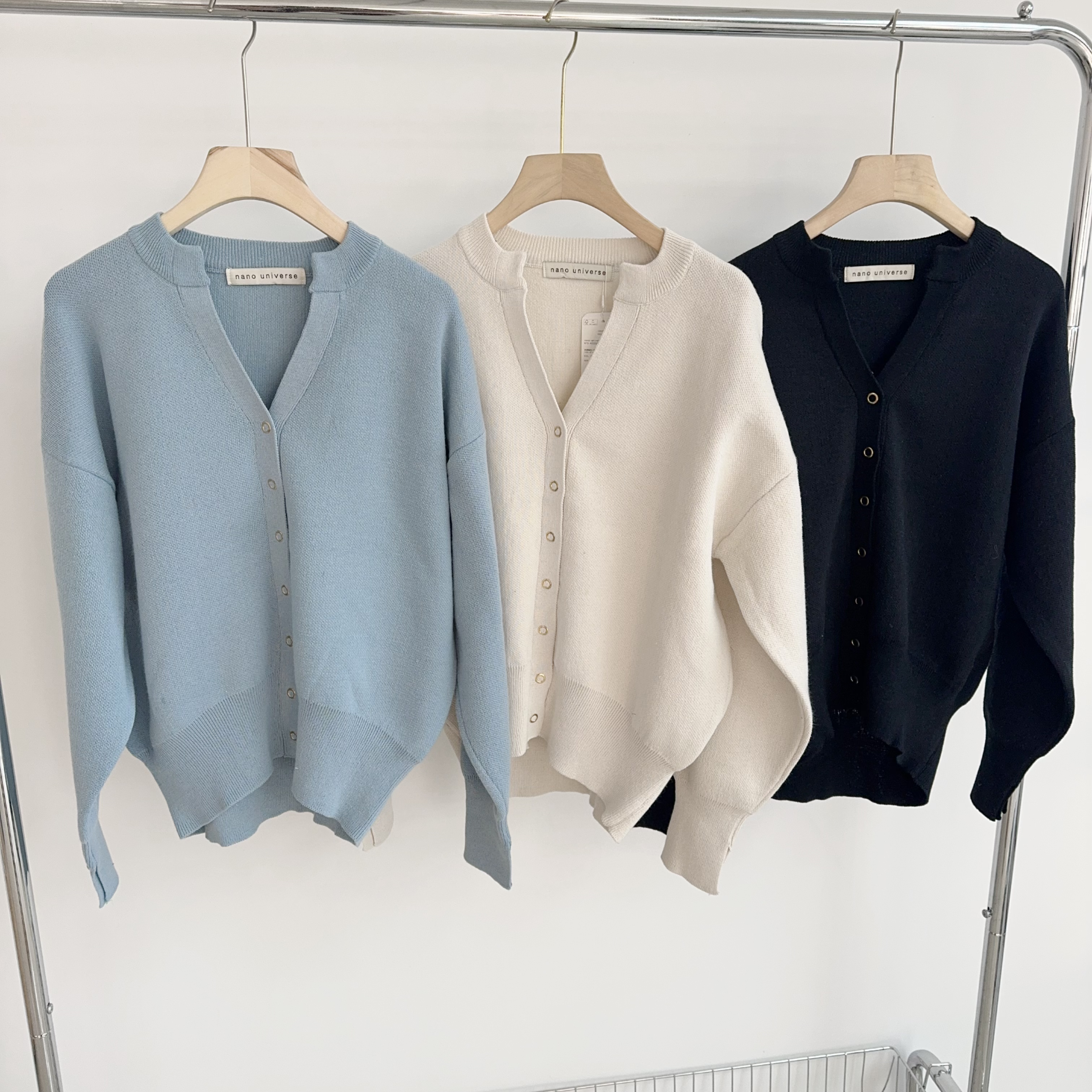 R214 气质百搭显瘦款v领按扣针织开衫