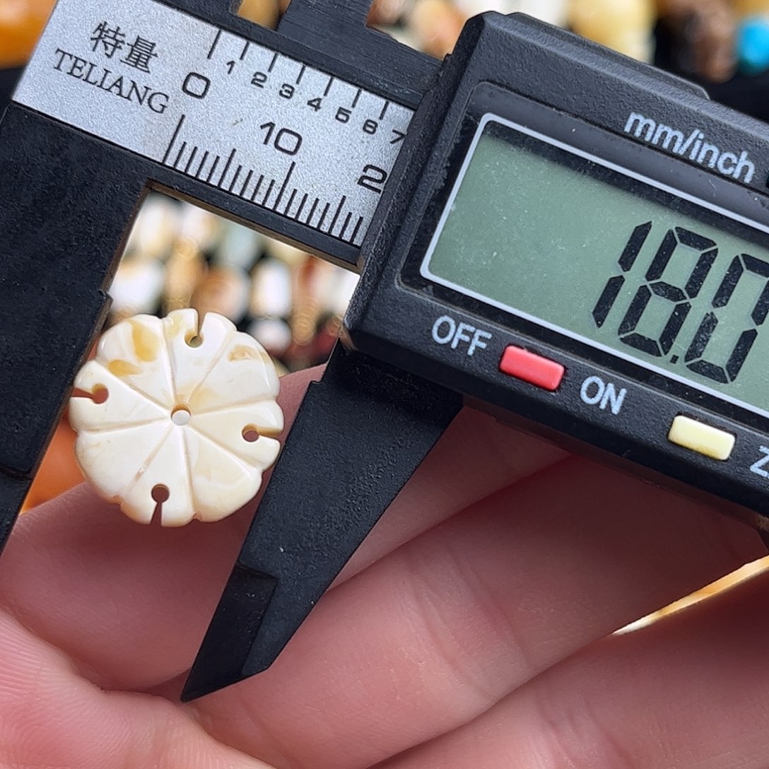 蜜蜡未镶嵌珠宝奇石