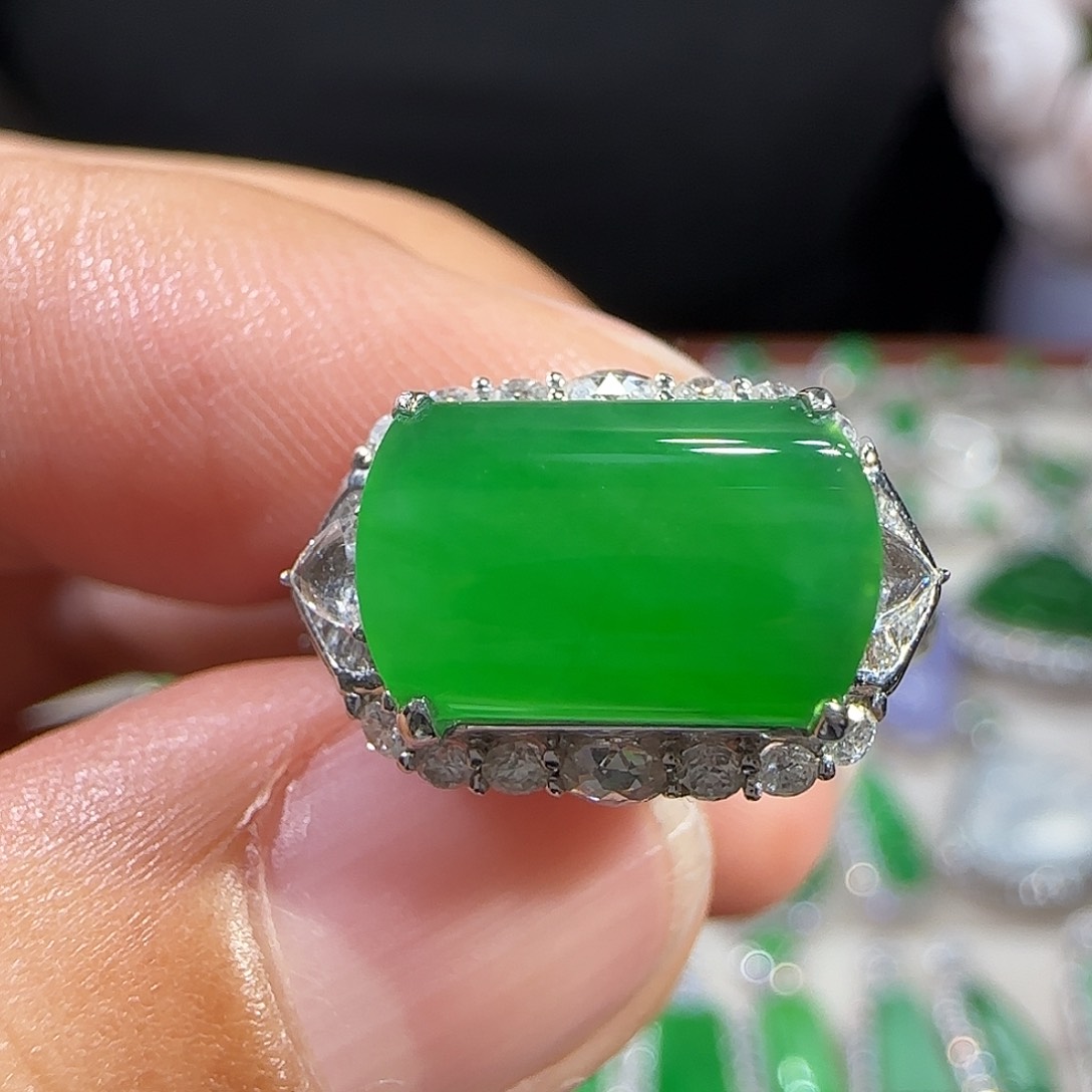 翡翠吊坠(不含链)18K金镶嵌