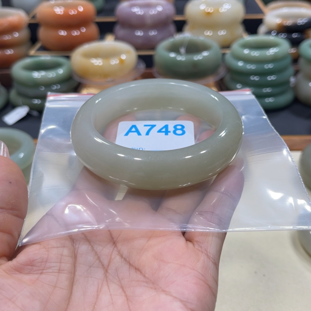 石英岩玉手镯未镶嵌