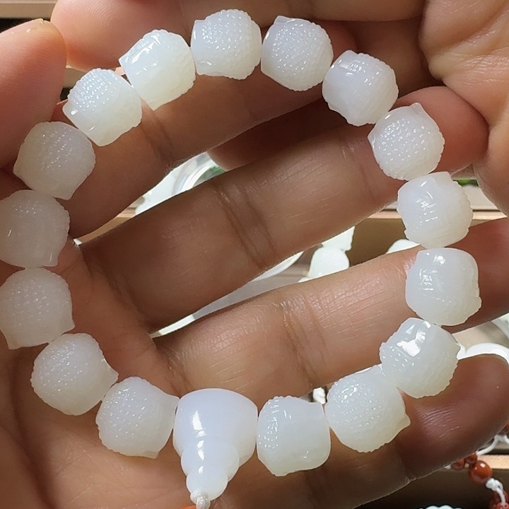 王***r和田玉（糖玉）未镶嵌手链