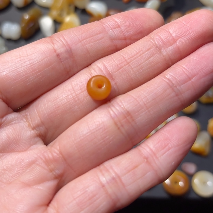 不***仁和田玉未镶嵌手串