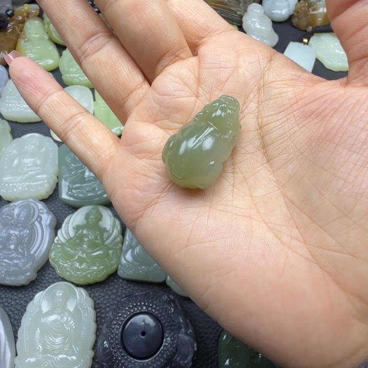 *****和田玉未镶嵌颈饰