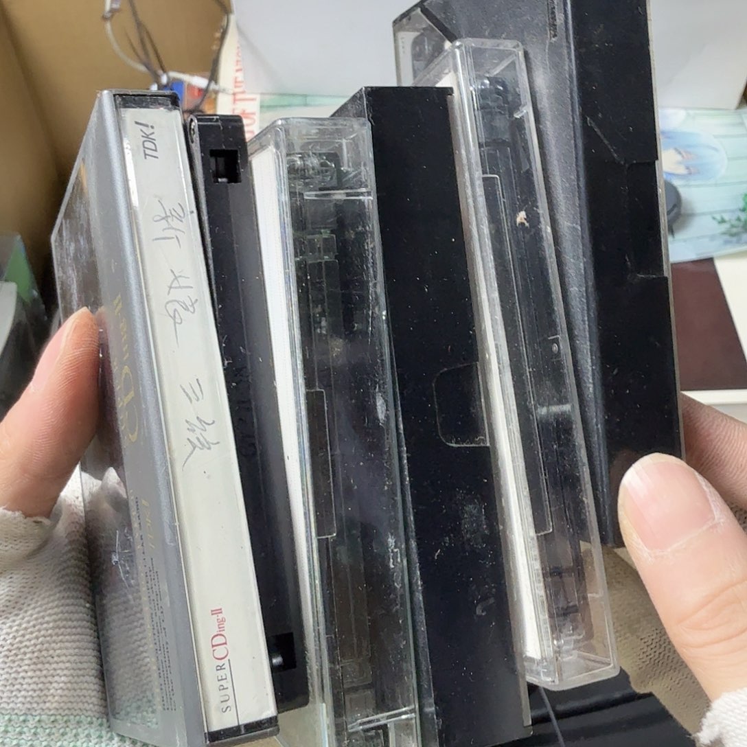 张***彬中古商品，瑕疵品，不保好坏。1