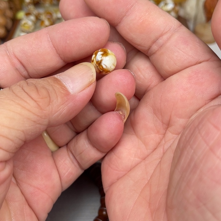 未镶嵌琥珀裸石69号