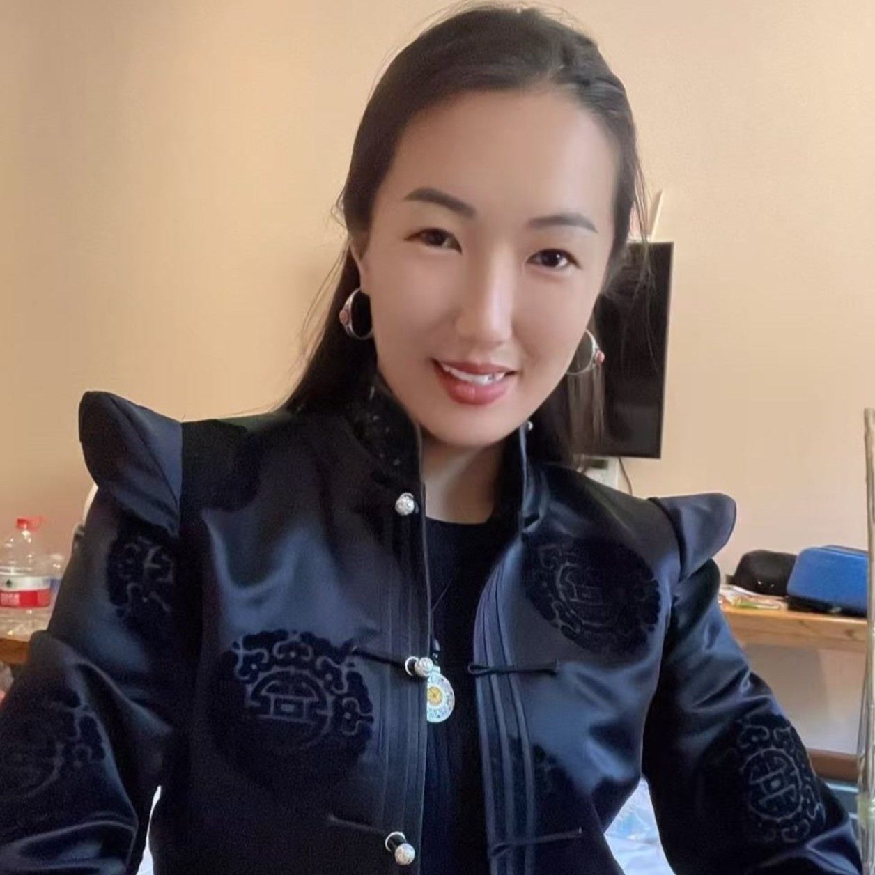 辣妈自留高定黑色外套