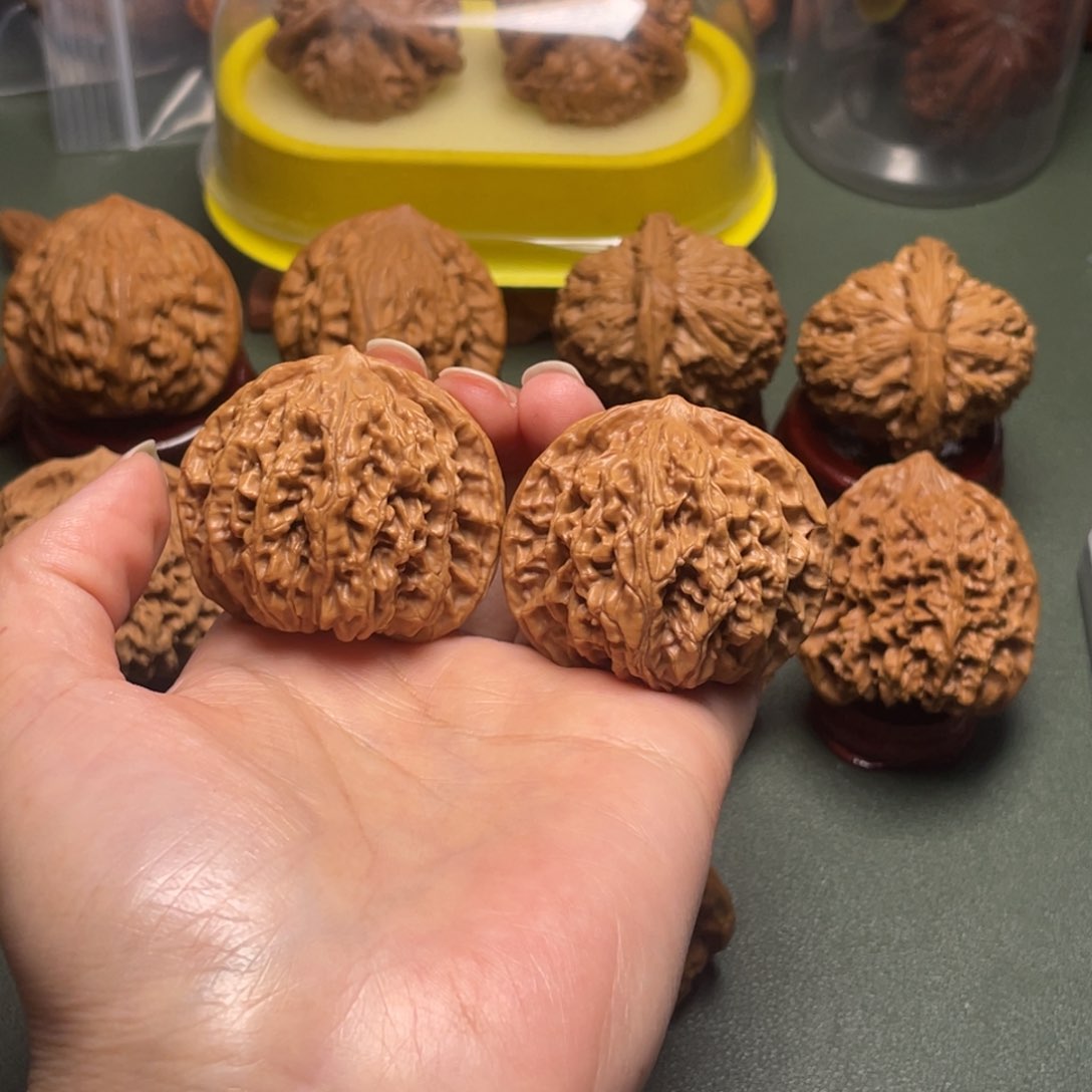 文玩核桃吊坠盘龙纹