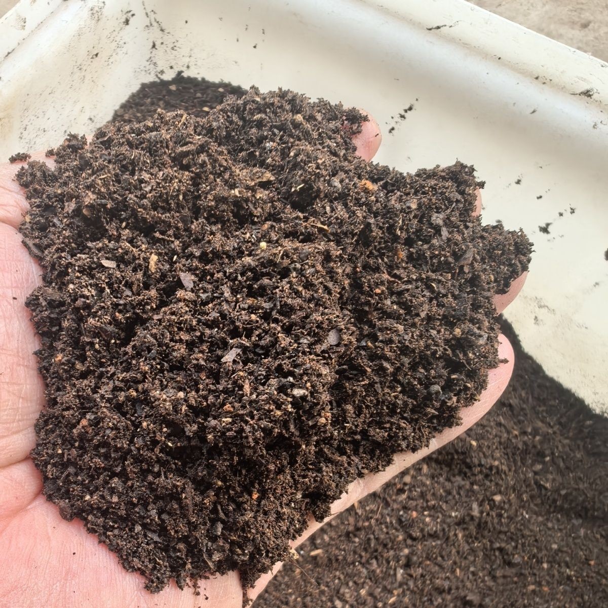 高温发酵腐熟华北老松树皮细颗粒营养土种菜养花（花卉蔬菜通用型）