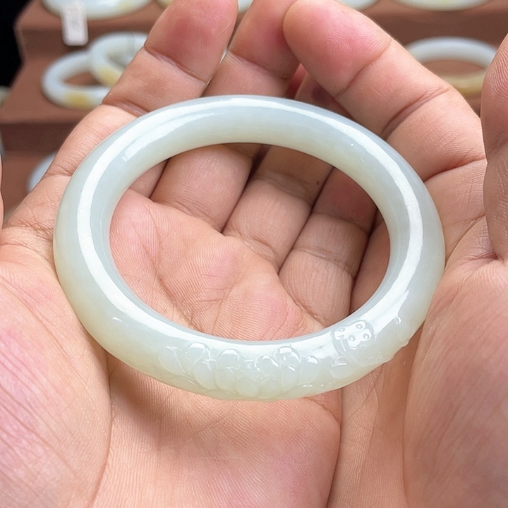 【闪购商品】未镶嵌手镯和田玉