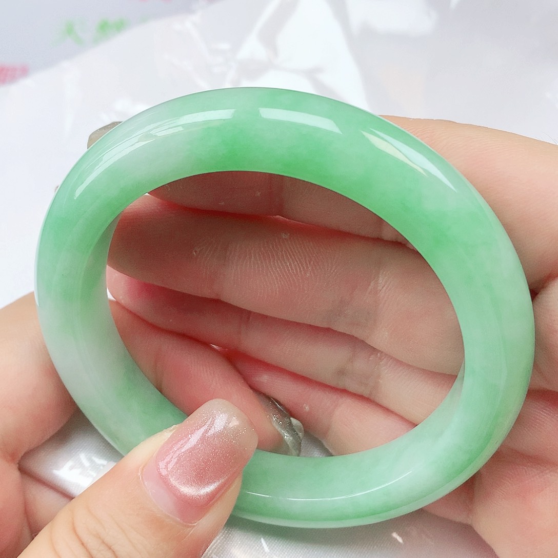 翡翠手镯未镶嵌抖音377