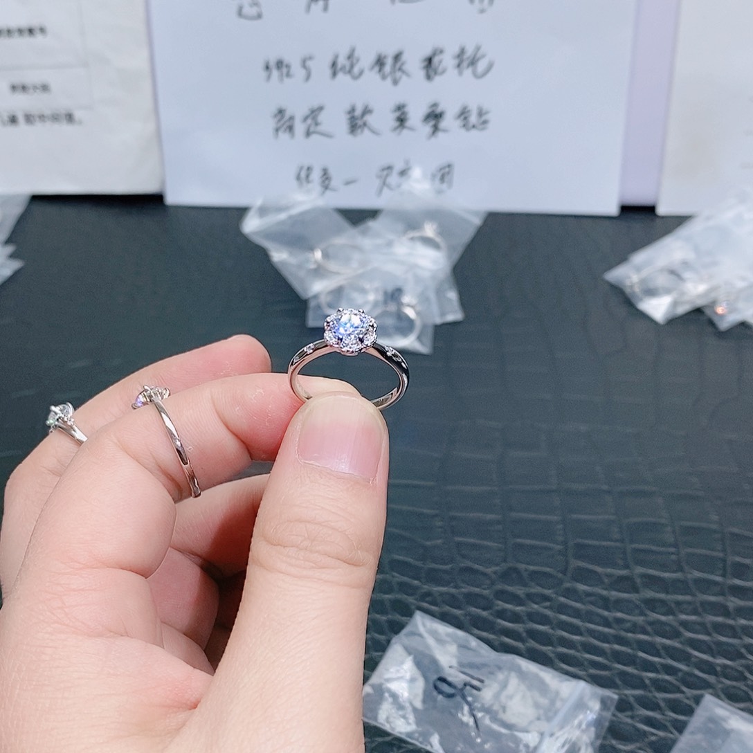 合成碳硅石925银花季少女1克拉18码