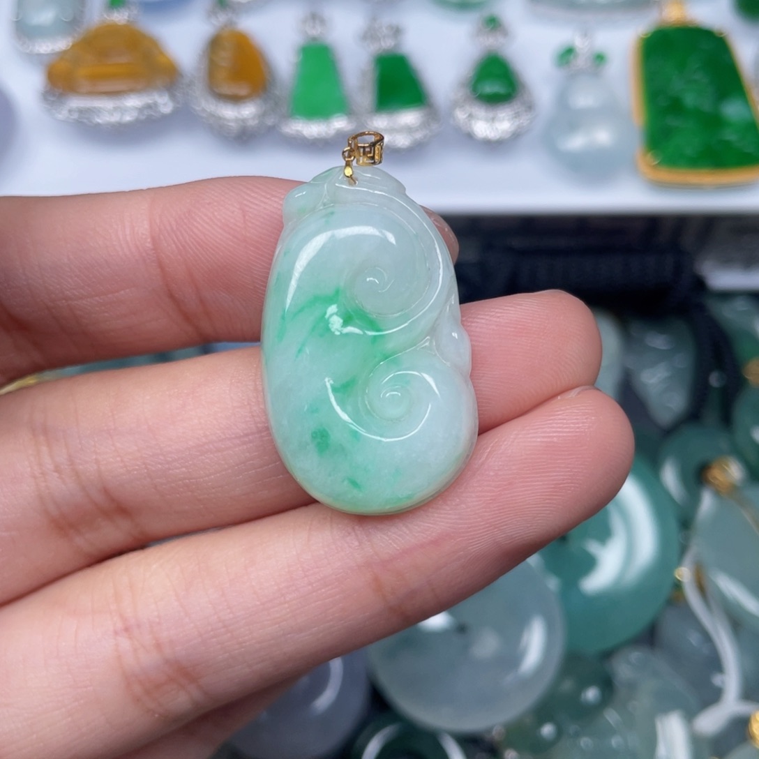 翡翠颈饰18K金镶嵌翡翠