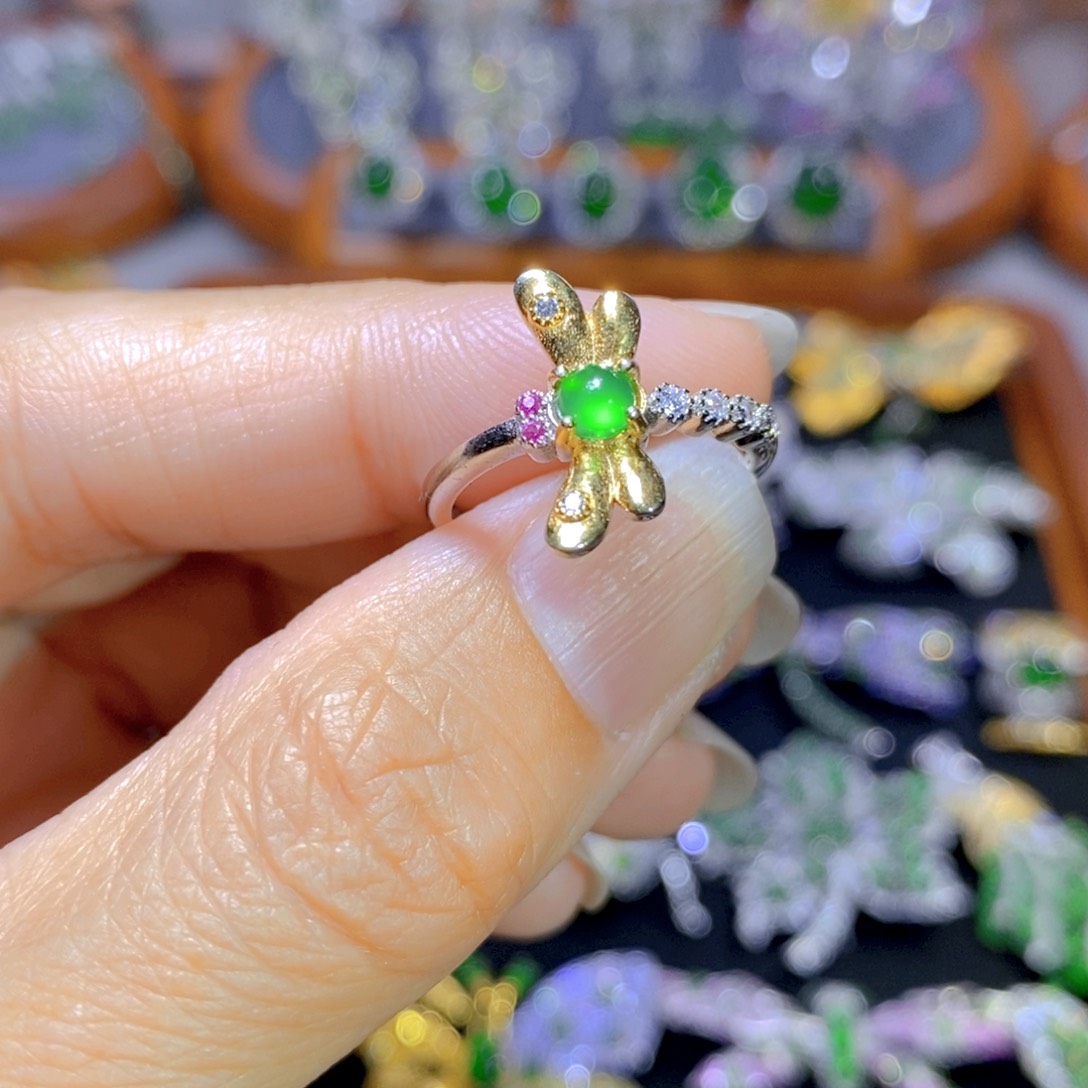 翡翠颈饰银S925镶嵌天然翡翠