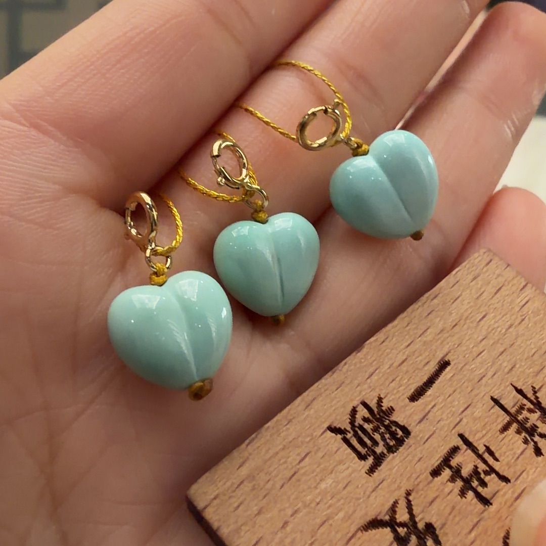 绿松石未镶嵌颈饰