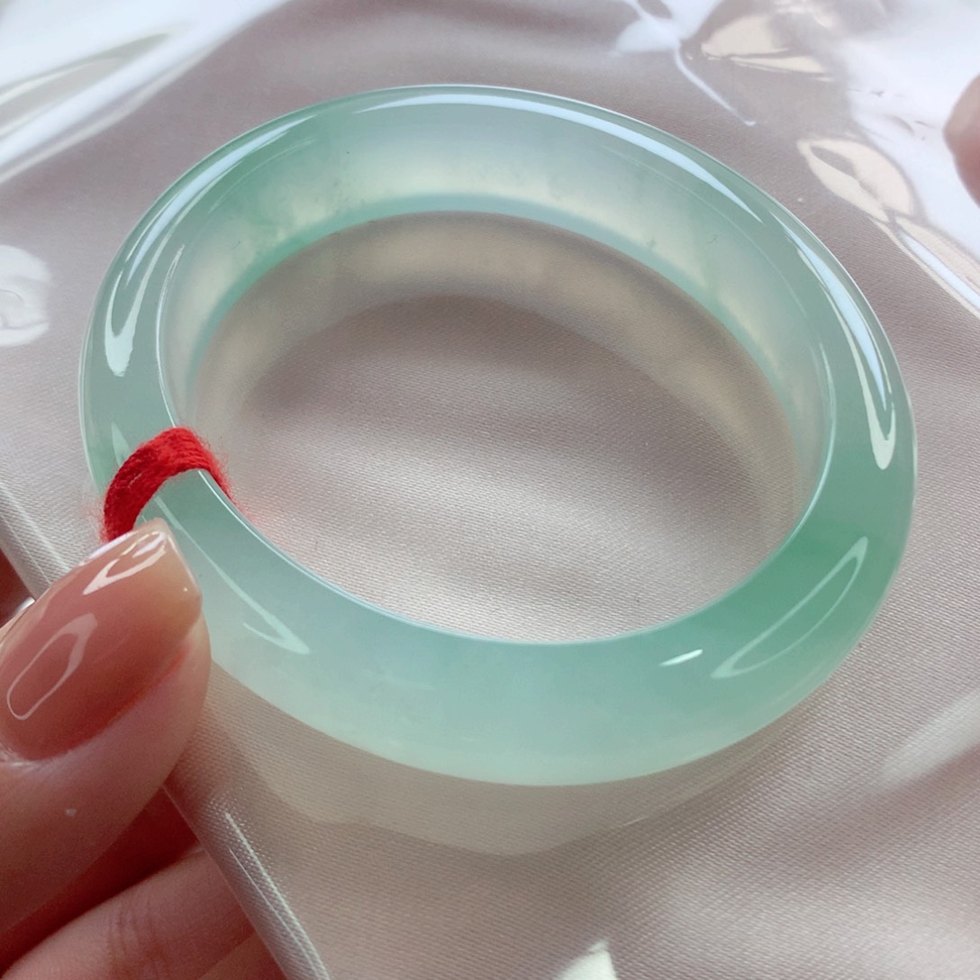 翡翠手镯（贵妃镯）未镶嵌师妹冰绿绿钢