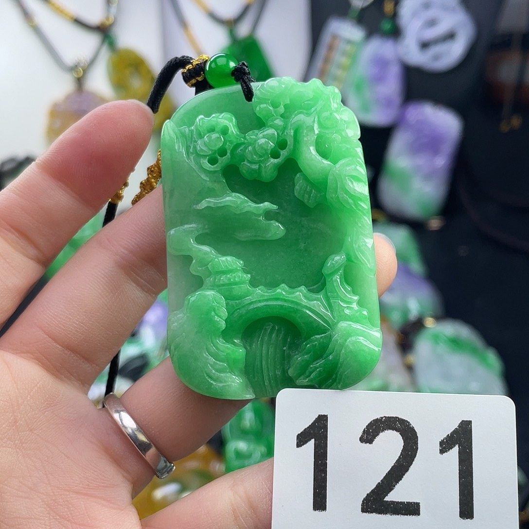 翡翠未镶嵌吊坠(赠链)