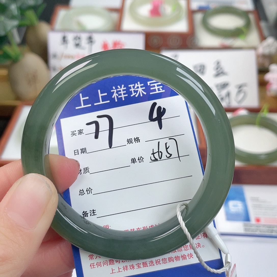 和田玉手镯未镶嵌