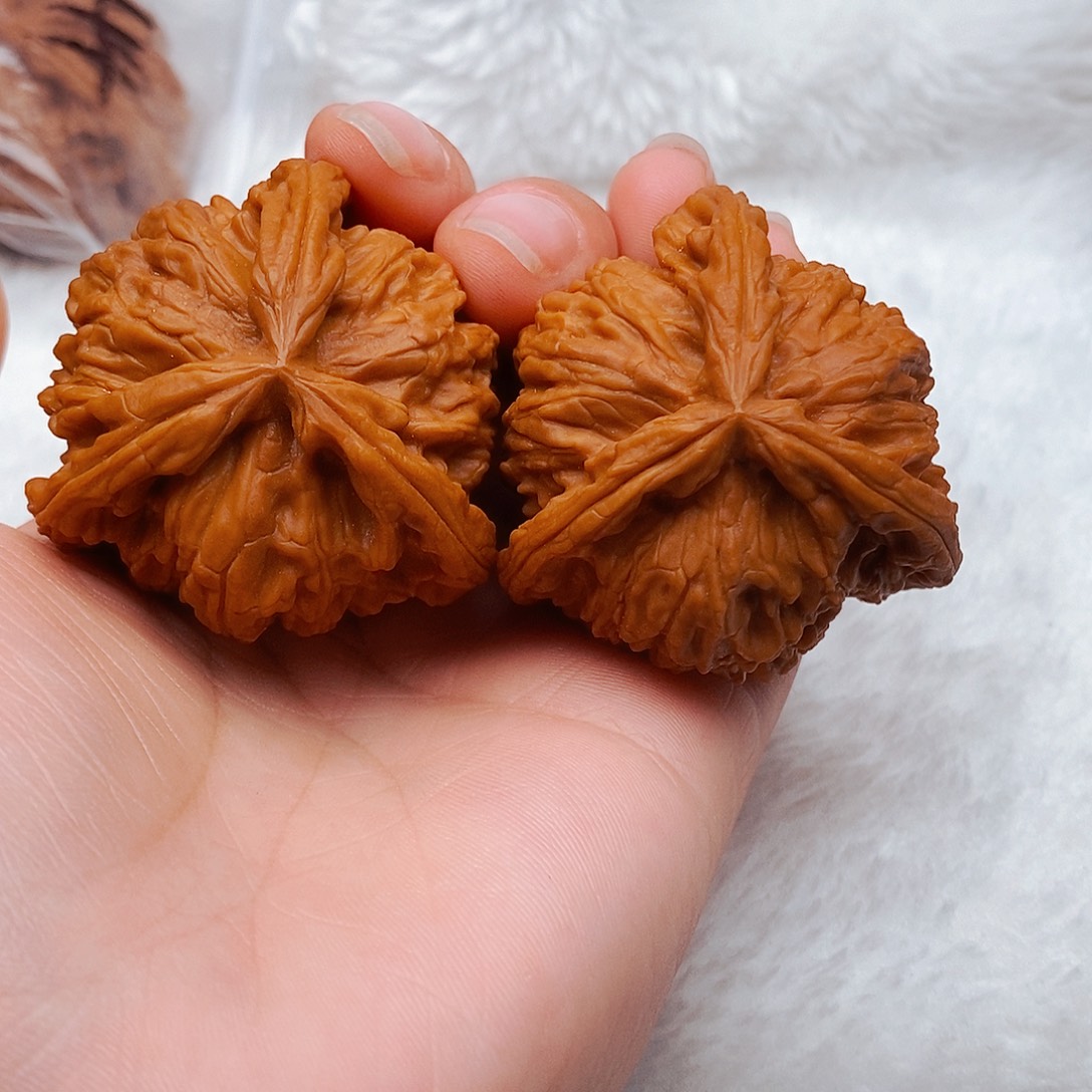 B****文玩核桃吊坠三棱