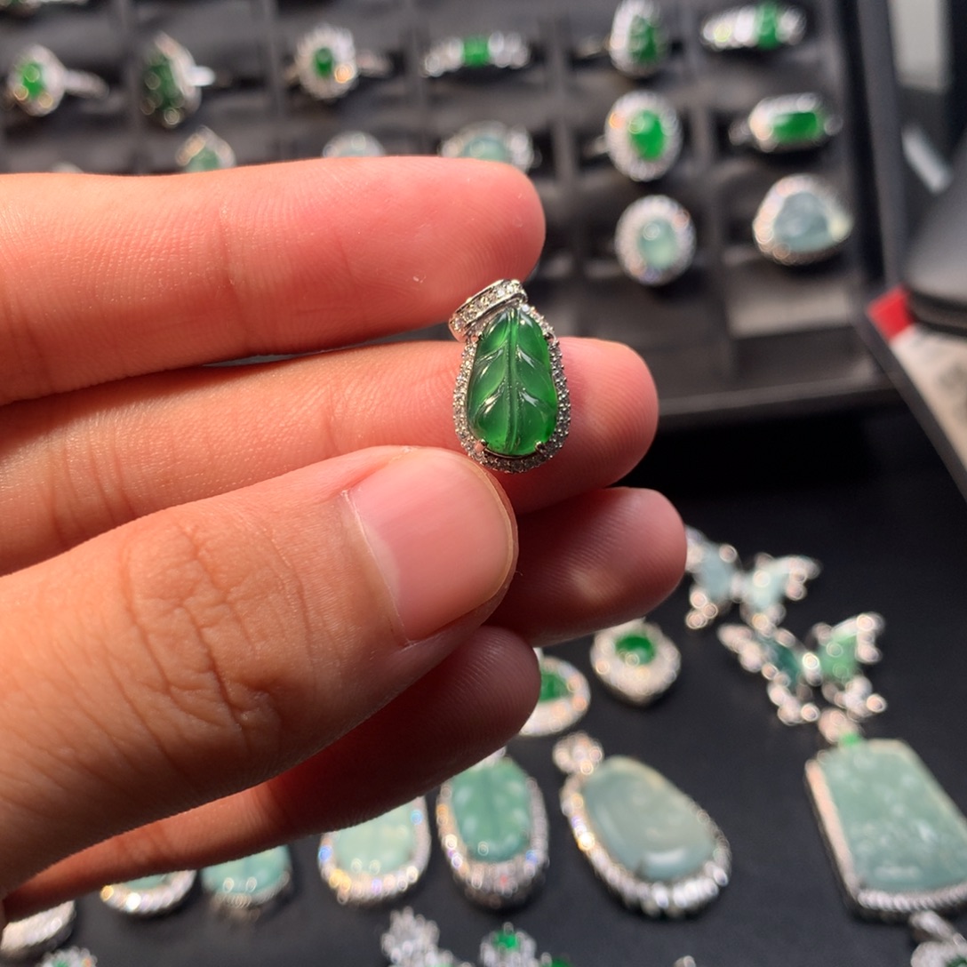 翡翠未镶嵌吊坠(不含链)