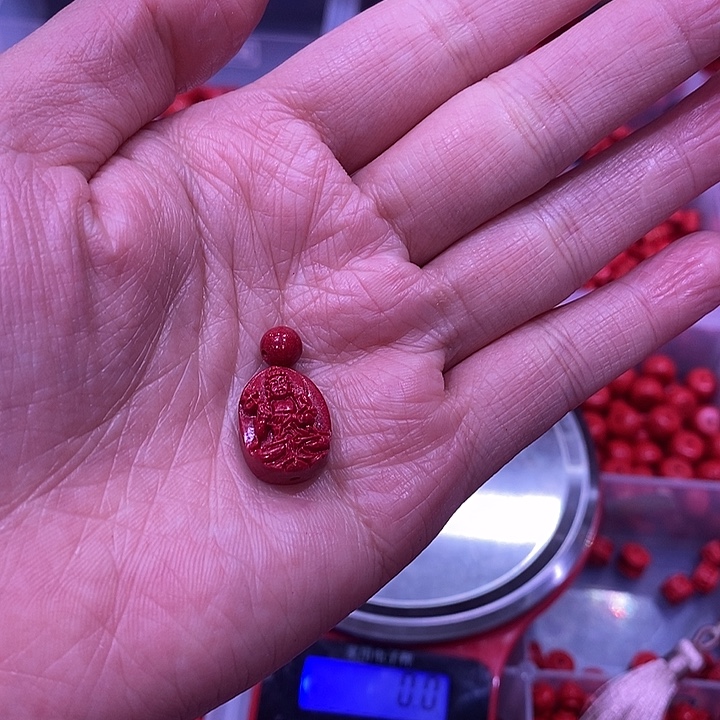 天然辰砂红晶砂马手机挂