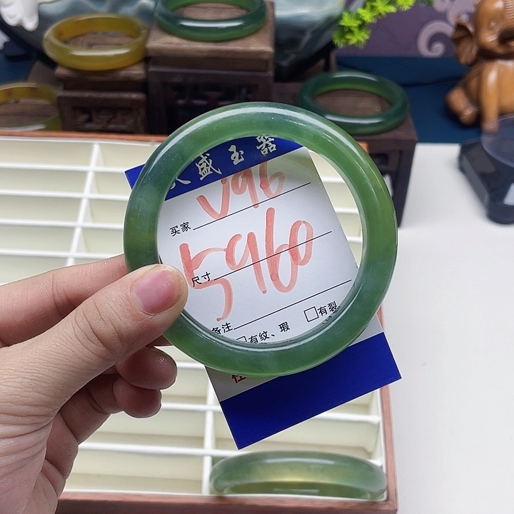 蛇纹石玉手镯未镶嵌