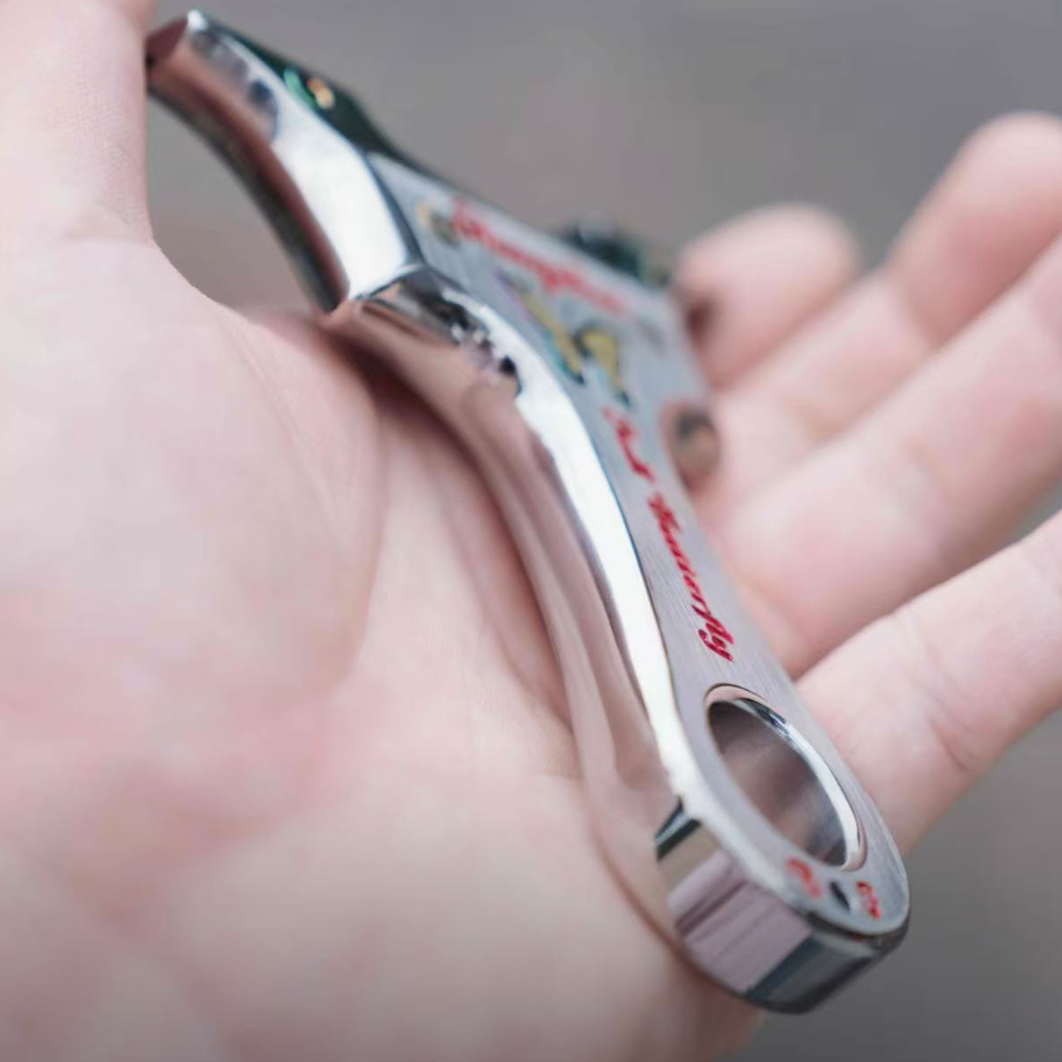 打弓人全数控工艺精美蝴蝶图案钛合金蝴蝶弓户外弹弓