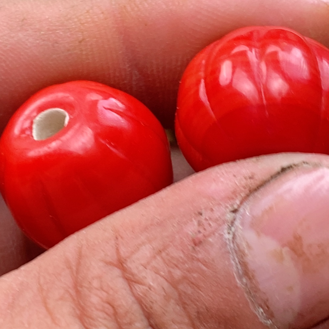 DIY琉璃珠子的颜色是蓝色