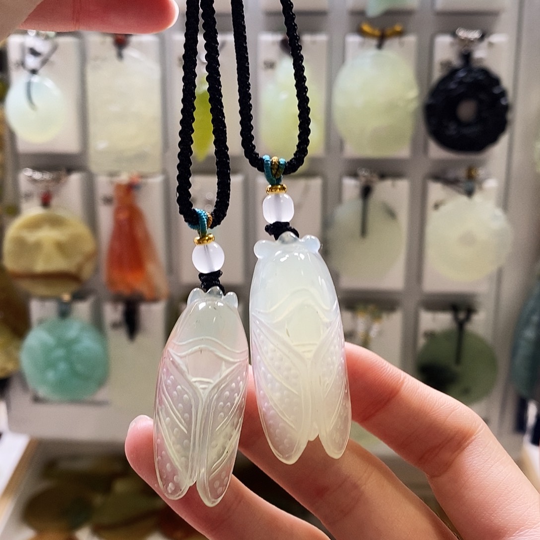蛇纹石玉未镶嵌颈饰