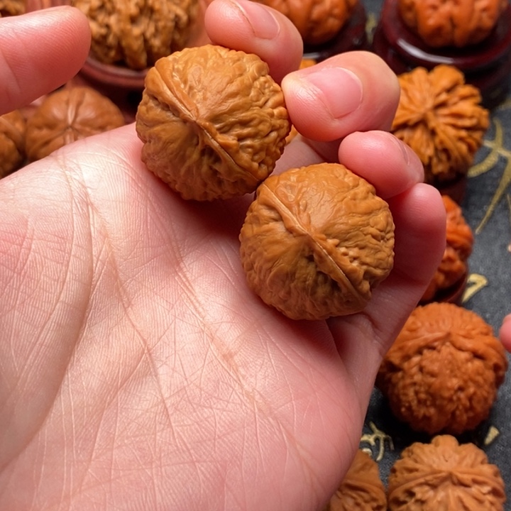 文玩核桃吊坠瓷娃娃