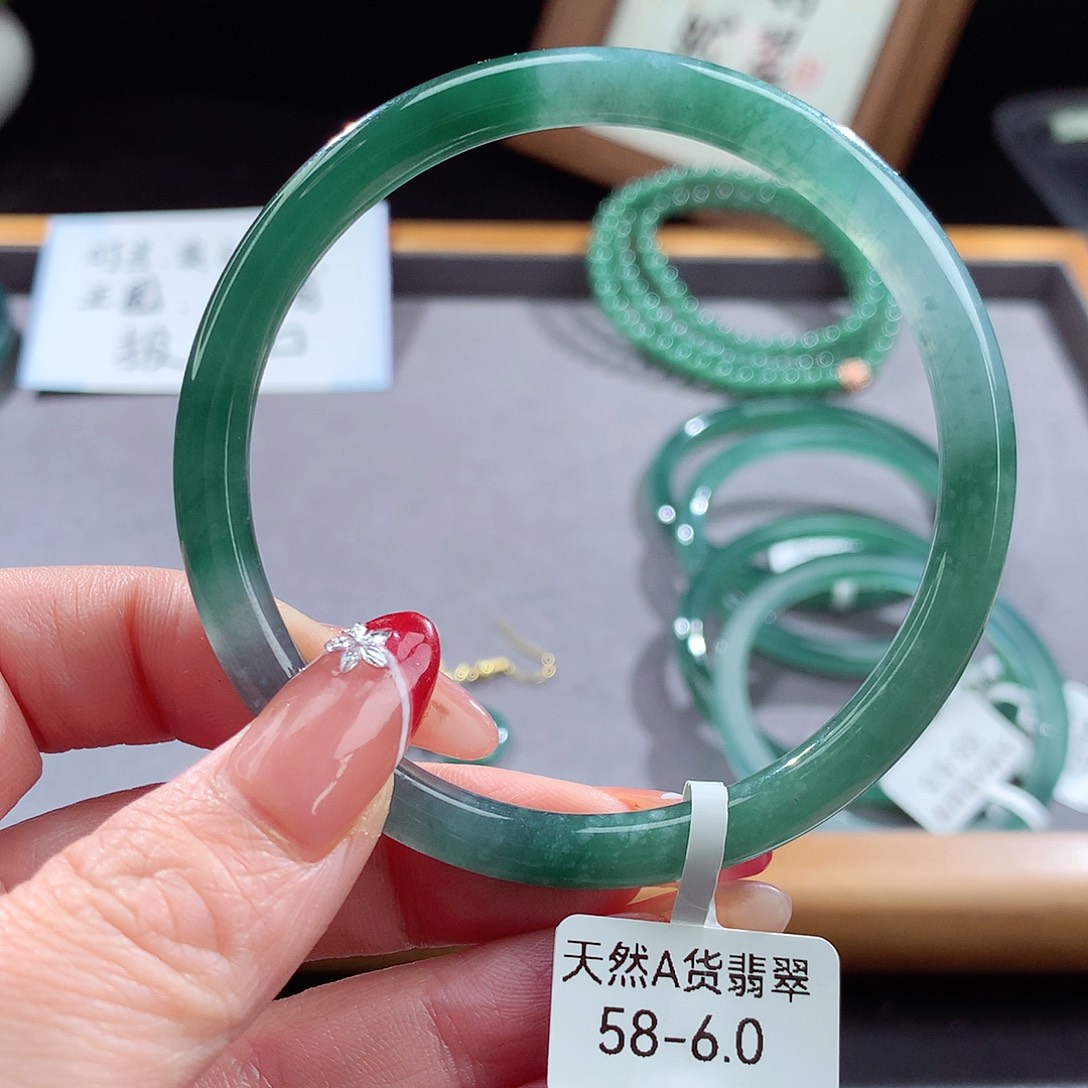 翡翠手镯（圆镯）未镶嵌