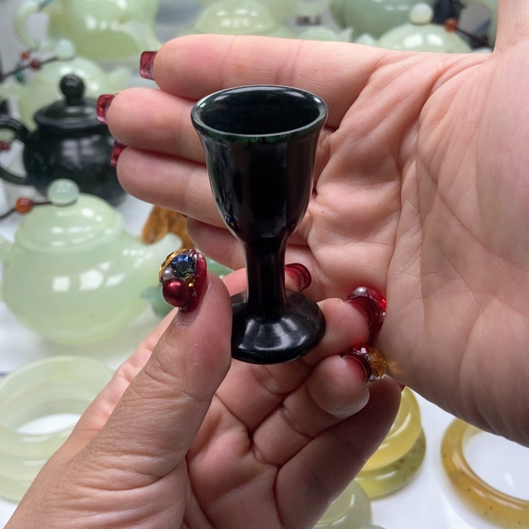 蛇纹石玉水杯未镶嵌