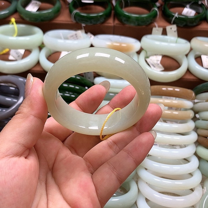 【闪购商品】和田玉手镯未镶嵌