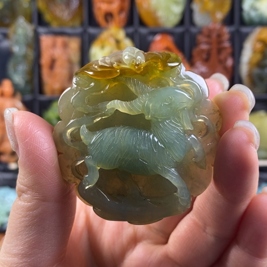 蛇纹石玉颈饰合金