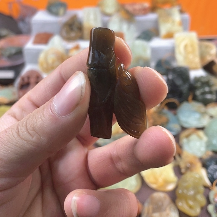 蛇纹石玉颈饰未镶嵌