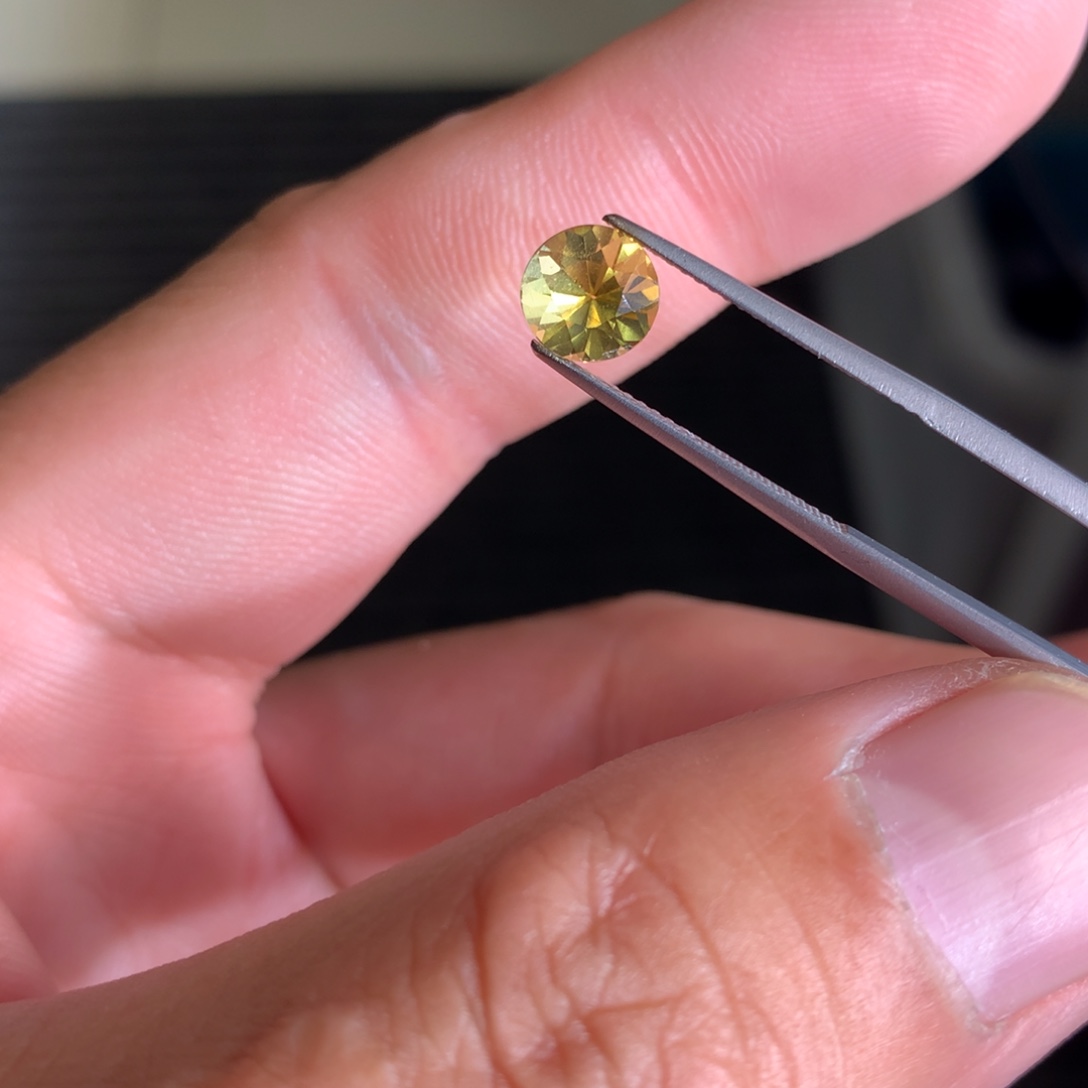 绿柱石裸石未镶嵌1.37克拉黄色绿柱石裸石