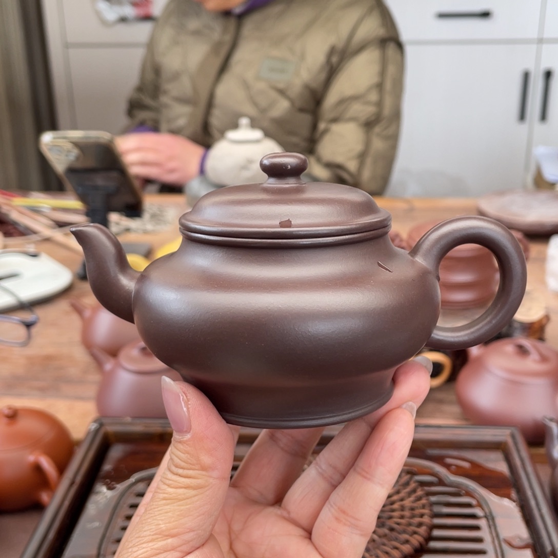 紫砂茶壶比****学老紫泥虚扁
