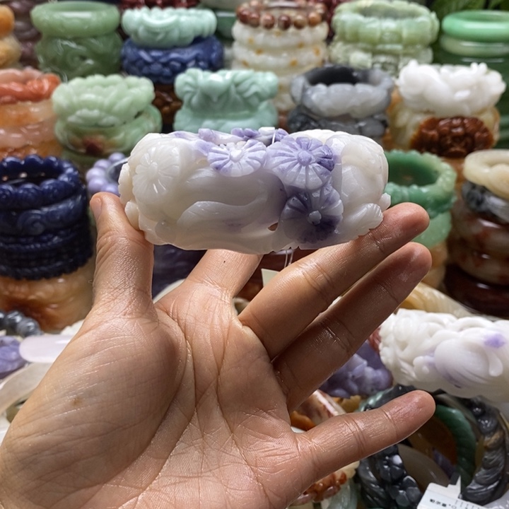 咔***吃石英岩玉未镶嵌手镯