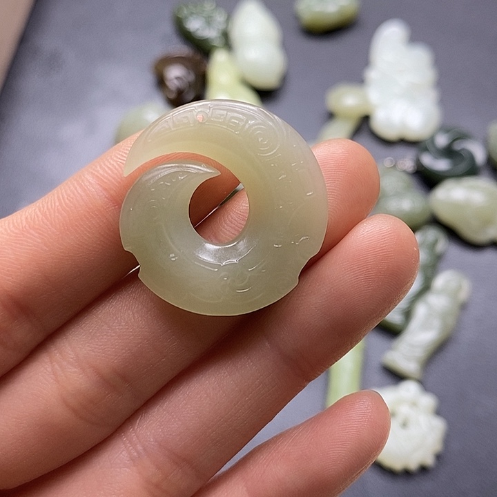 颈饰未镶嵌和田玉随*